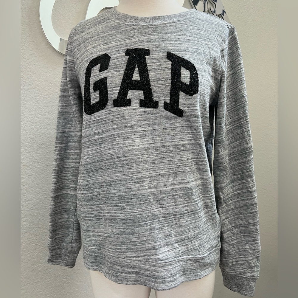 GAP Sweater Size Small